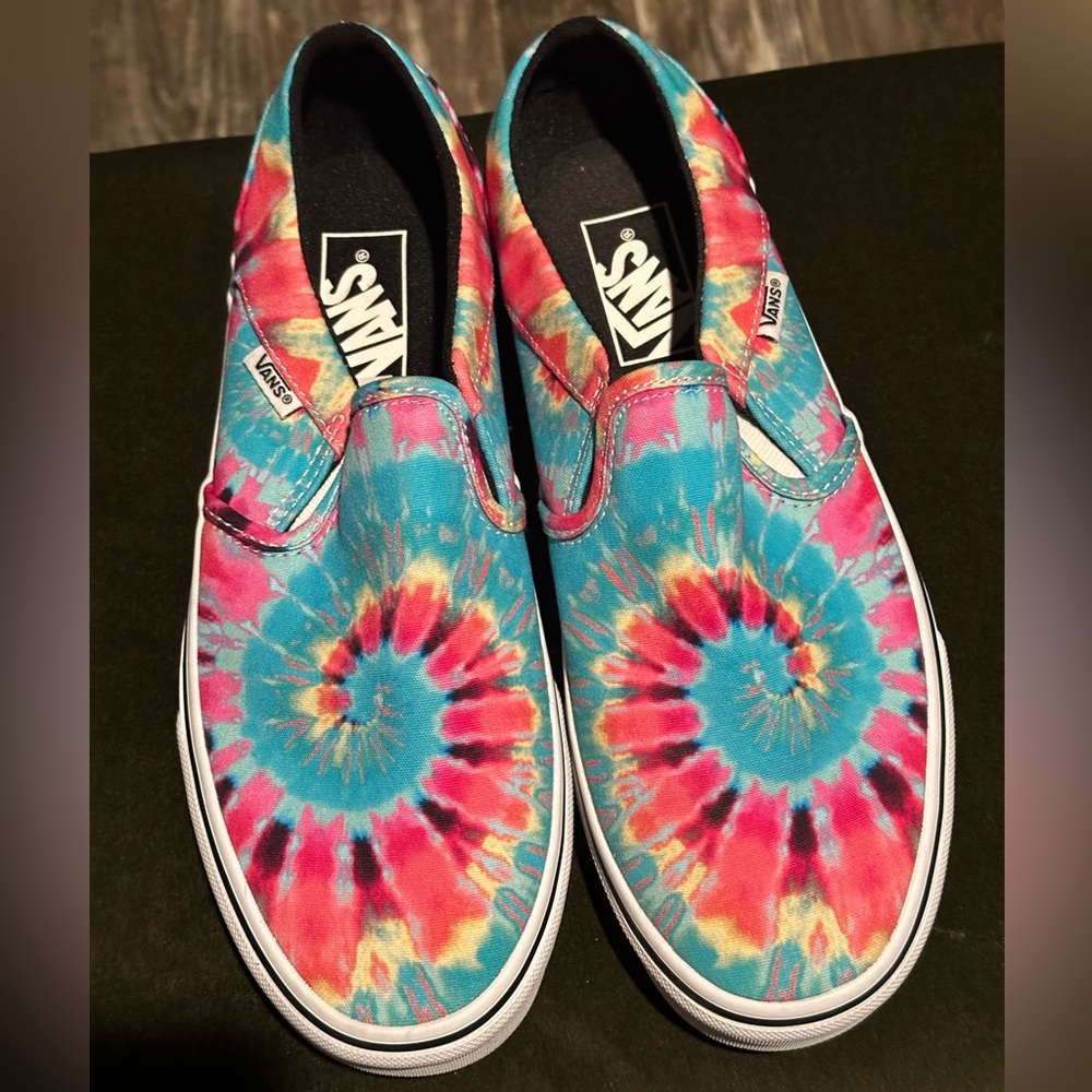 Brand New Women’s Slip on Vans 8.5
